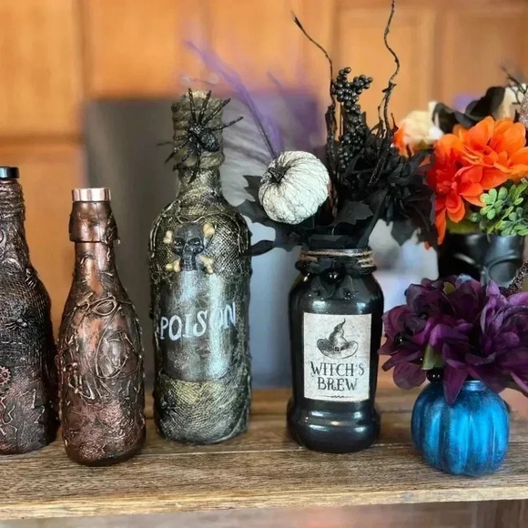 NEW Fun little spooky faux floral arrangement in shades of blue, black & purples - Picture 15 of 15